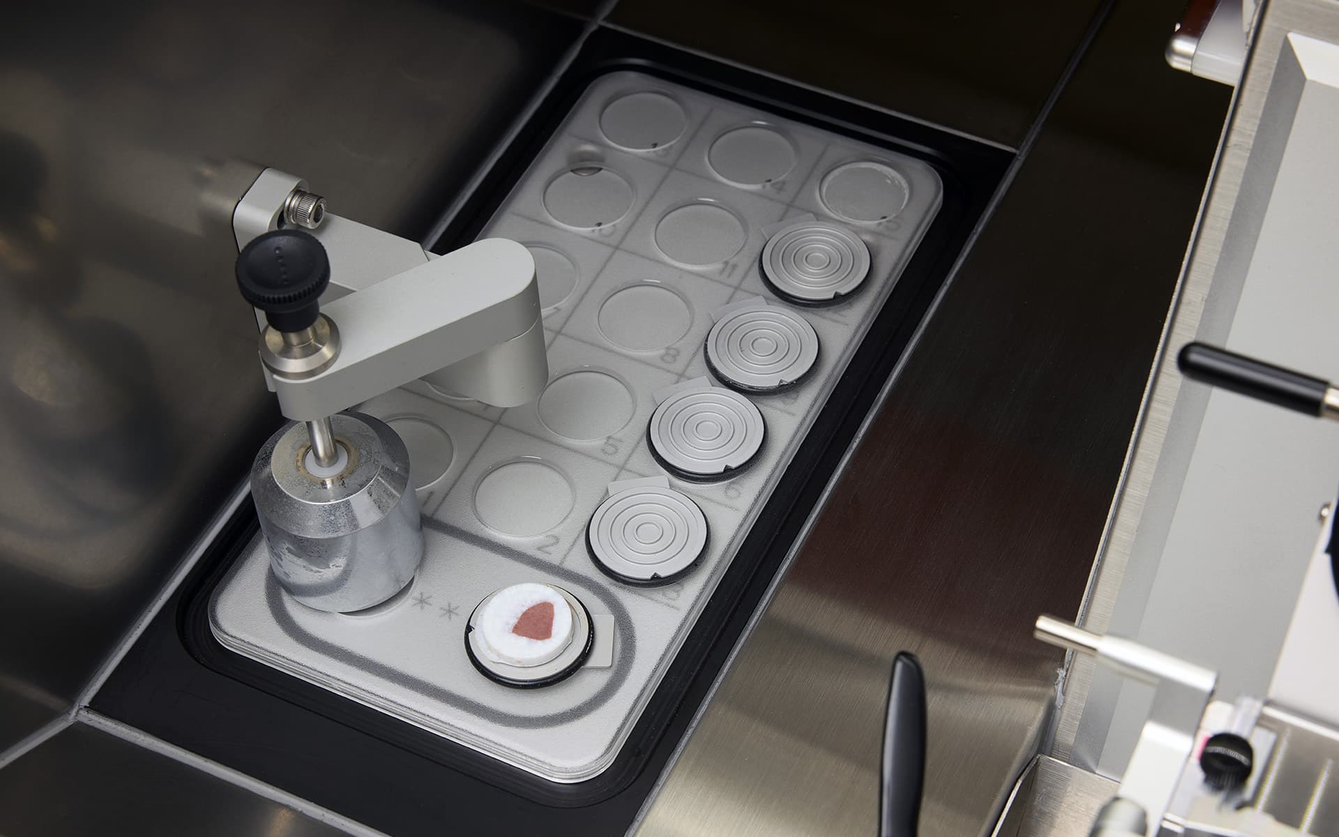 OTF7000 Cryostat - Image 5